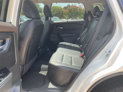 Used 2023 Nissan Rogue SV w/ SV Premium B Package FWD image 10