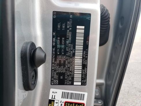 Used 2022 Toyota Highlander XLE AWD/4WD image 26