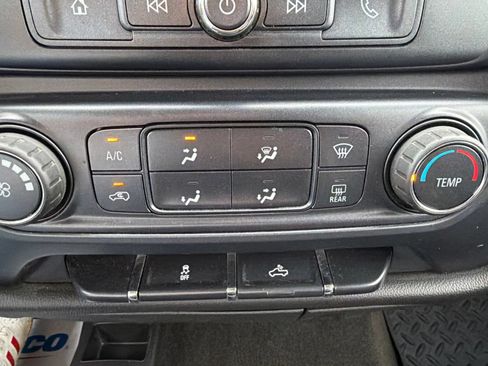 Used 2016 Chevrolet Silverado 1500 Custom w/ Custom Convenience Package AWD/4WD image 18