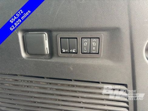 Used 2024 Chevrolet Suburban Premier w/ Premium Package 2 image 7