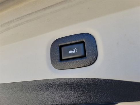 Used 2020 Nissan Rogue SV image 12