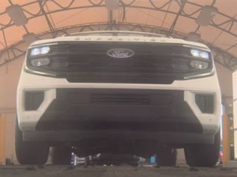 Used 2025 Ford Expedition Active AWD/4WD image 17