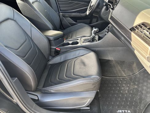 Used 2024 Volkswagen Jetta SEL image 9