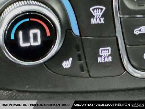 Used 2021 Chevrolet Traverse LT FWD image 19