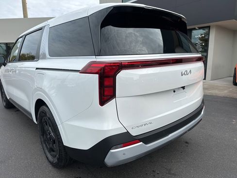 New 2026 Kia Carnival LX image 10