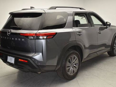 Certified 2025 Nissan Pathfinder SV FWD image 5