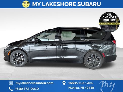 Used 2020 Chrysler Pacifica Limited w/ S Appearance Package image 4
