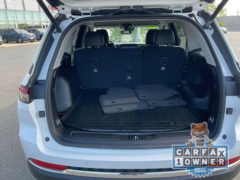 Used 2023 Jeep Grand Cherokee Limited AWD/4WD image 9