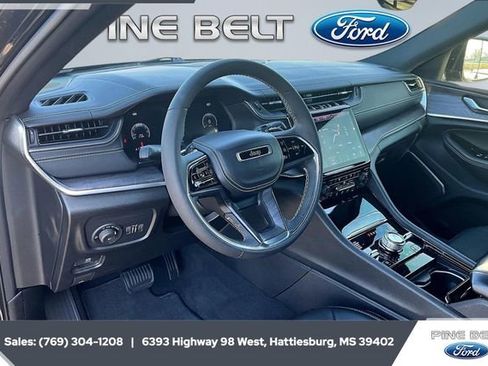 Used 2023 Jeep Grand Cherokee Overland image 12