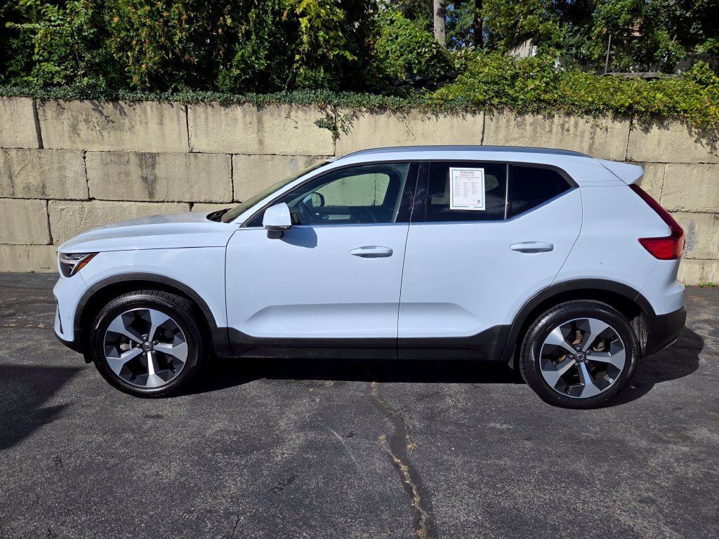 Used 2024 Volvo XC40 B5 Plus w/ Protection Package Premier AWD/4WD image 2