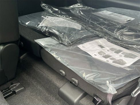 New 2025 Mitsubishi Outlander ES image 30