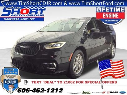 Used 2023 Chrysler Pacifica Touring-L