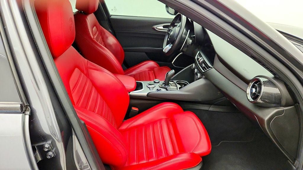 Used 2023 Alfa Romeo Giulia Veloce AWD/4WD image 25