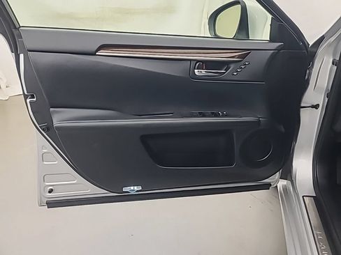Used 2015 Lexus ES 350 w/ Luxury Package FWD image 19