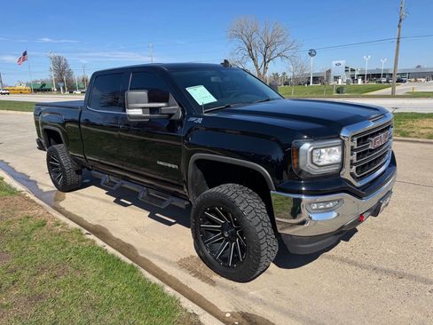 Used 2018 GMC Sierra 1500 SLE w/ Suspension Package, Off-Road image 7