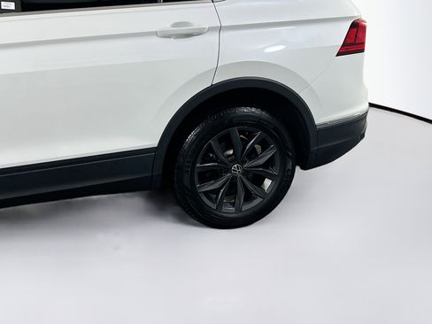 Used 2023 Volkswagen Tiguan SE image 29