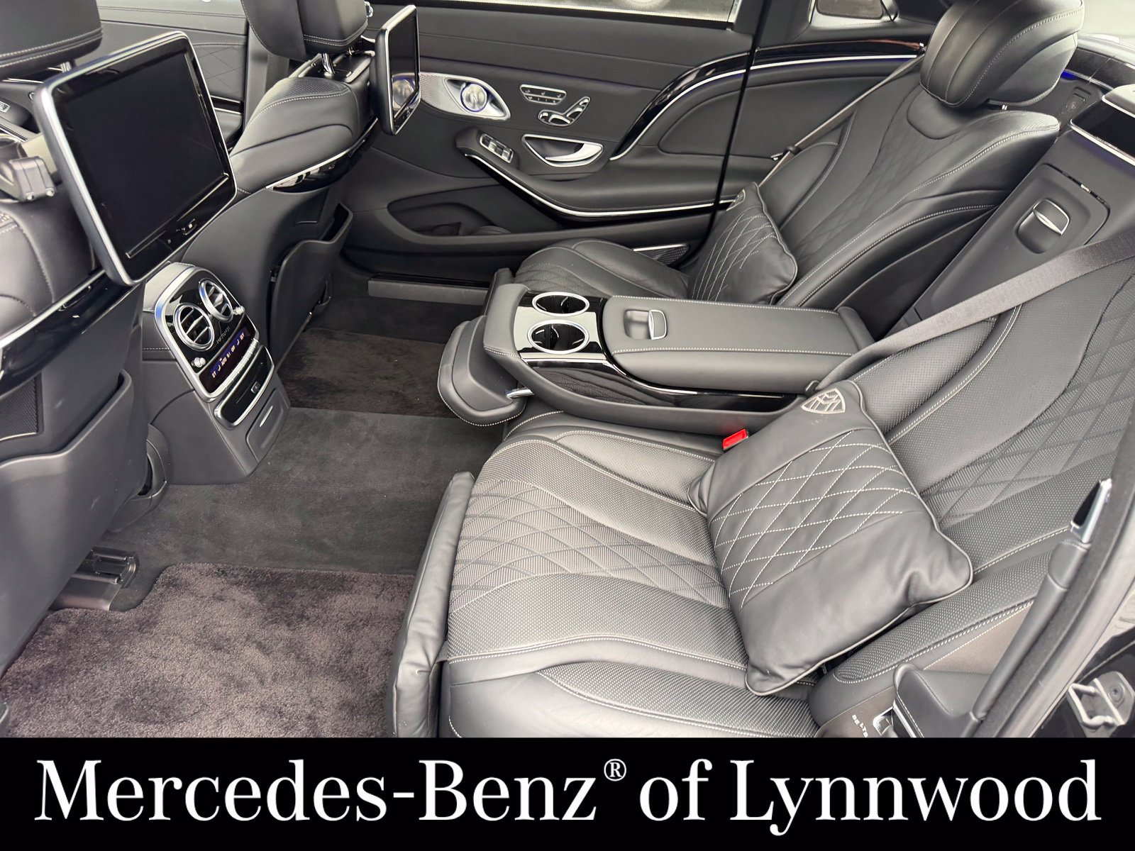 Used 2017 Mercedes-Benz Maybach S 550 4MATIC image 17