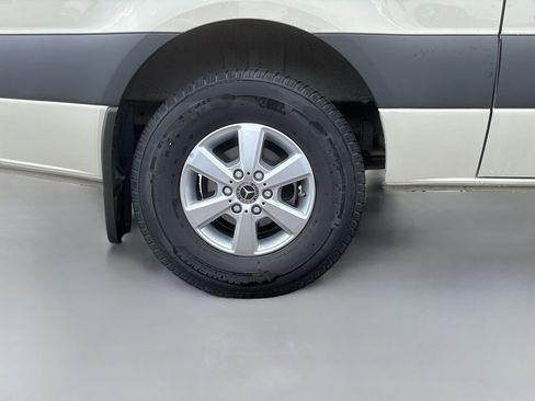 Used 2024 Mercedes-Benz Sprinter 2500 image 12