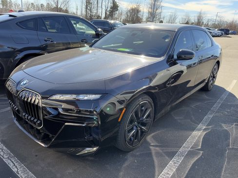 Certified 2025 BMW 760i xDrive w/ Executive Package image 13