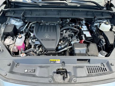 Used 2025 Toyota Highlander XLE FWD image 21