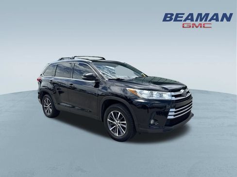 Used 2019 Toyota Highlander XLE FWD image 1