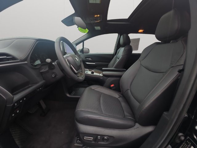 Certified 2026 Toyota Sienna Limited FWD image 10