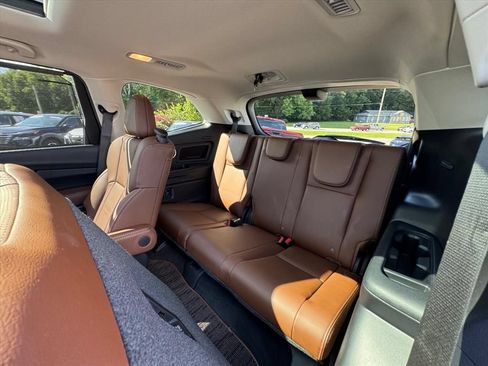 Used 2024 Subaru Ascent Touring AWD/4WD image 13