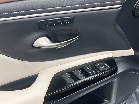 Certified 2024 Lexus ES 300h w/ Premium Package image 10