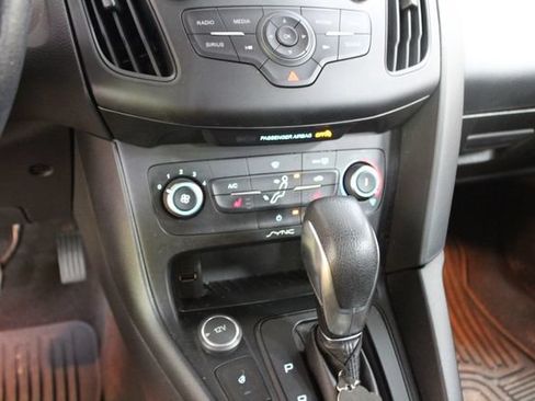 Used 2017 Ford Focus SE w/ SE Sport Package FWD image 19