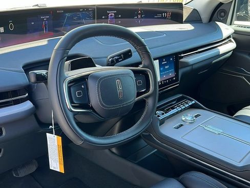 New 2025 Lincoln Navigator Reserve AWD/4WD image 6
