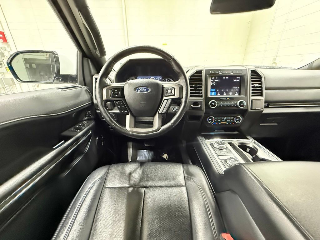 Used 2019 Ford Expedition XLT w/ Equipment Group 202A AWD/4WD image 39