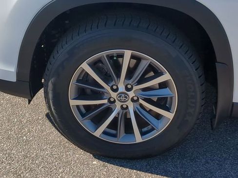 Used 2019 Toyota Highlander XLE image 12