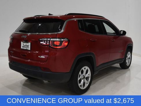 Used 2025 Jeep Compass Latitude w/ Sun & Sound Group AWD/4WD image 4