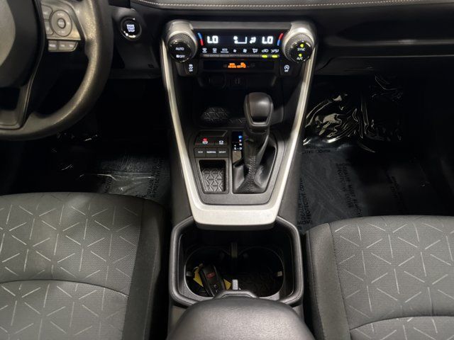 Used 2024 Toyota RAV4 XLE FWD image 33