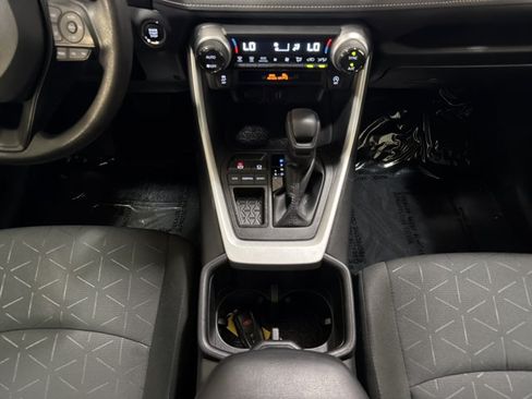 Used 2024 Toyota RAV4 XLE FWD image 33