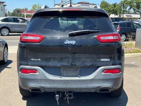 Used 2017 Jeep Cherokee Latitude w/ Comfort/Convenience Group AWD/4WD image 5