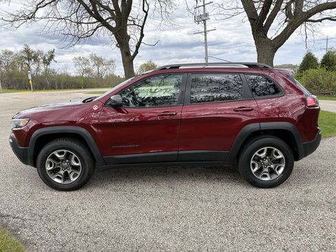 Used 2019 Jeep Cherokee Trailhawk w/ Cold Weather Group AWD/4WD image 2