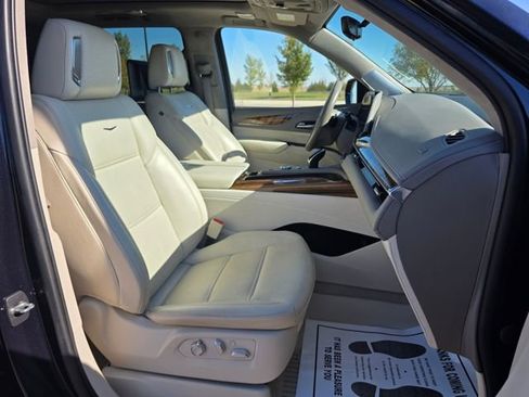 Used 2021 Cadillac Escalade ESV Premium Luxury Platinum image 28