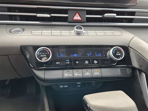 Certified 2024 Hyundai Elantra SEL image 21