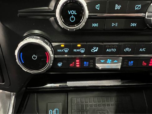 Used 2022 Ford F150 Lariat w/ Equipment Group 502A High image 29