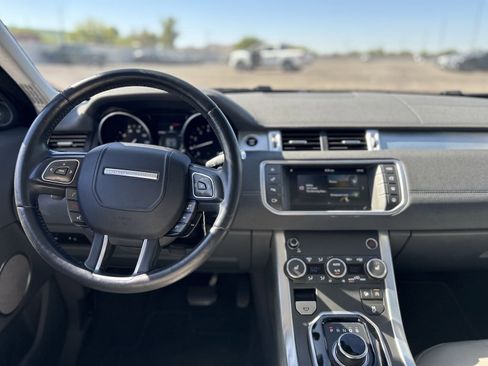 Used 2017 Land Rover Range Rover Evoque SE AWD/4WD image 17
