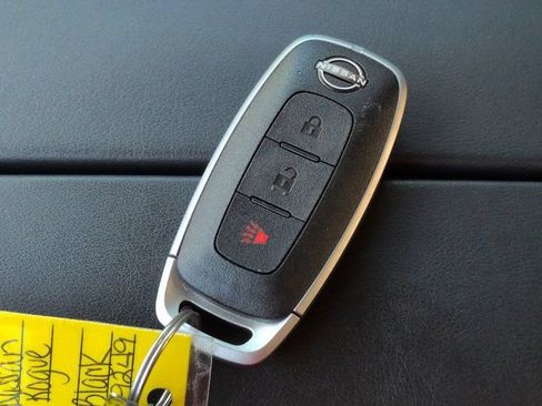 Used 2025 Nissan Rogue S FWD image 27