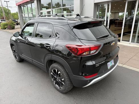 Used 2022 Chevrolet TrailBlazer LT w/ Convenience Package AWD/4WD image 3