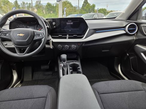 Used 2024 Chevrolet Trax LS w/ LS Convenience Package FWD image 15
