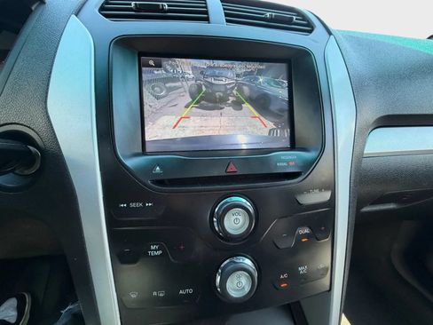 Used 2014 Ford Explorer XLT w/ Equipment Group 202A AWD/4WD image 14