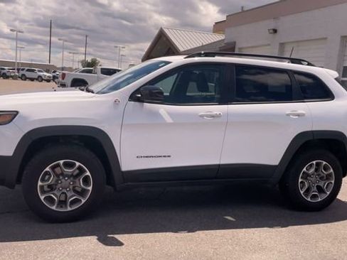Used 2022 Jeep Cherokee Trailhawk w/ Premium Leather Package AWD/4WD image 6