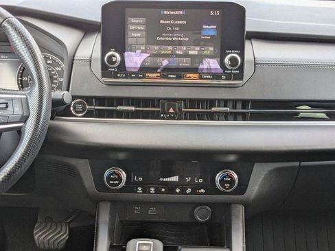 Used 2022 Mitsubishi Outlander ES image 16