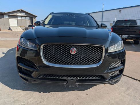 Used 2018 Jaguar F-PACE Premium image 2