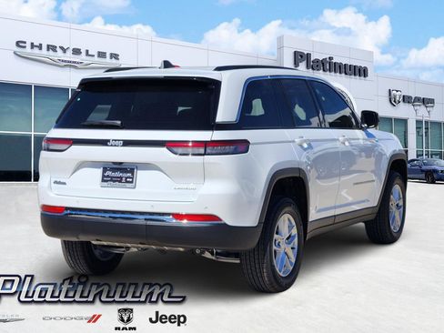New 2026 Jeep Grand Cherokee Laredo image 5