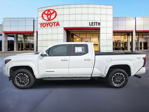 Used 2025 Toyota Tacoma TRD Sport image 8